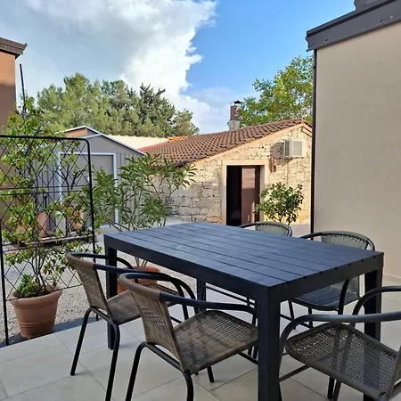 Relax & Wine * Novigrad Istria